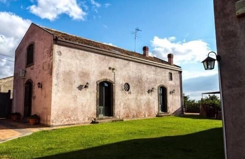 Fiumefreddo di Sicilia House | Holiday house Fiumefreddo di Sicilia for 1 - 18 persons with 10 bedrooms - Holiday home