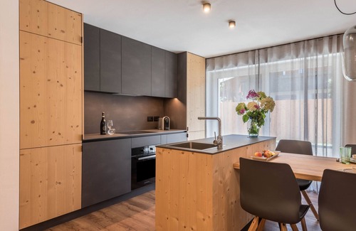 Mareo Apartment | Holiday Apartment "Franzl" with Mountain View, Private Open Terrace and Wi-Fi