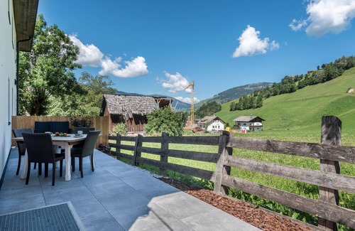 Mareo Apartment | Holiday Apartment "Franzl" with Mountain View, Private Open Terrace and Wi-Fi