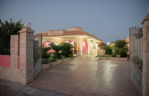 Santa Maria del Focallo Villa | Holiday house with swimming pool just a few meters from the sea