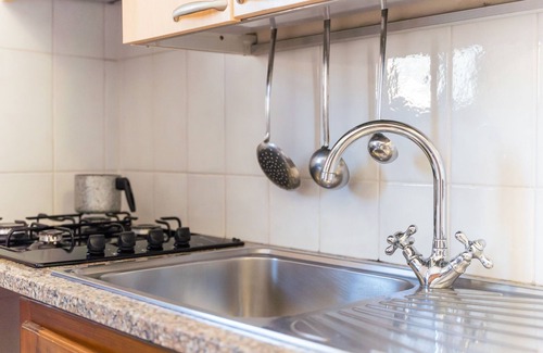 Capo Testa Apartment | Holiday Apartment 'Giovanni' with Sea View, Private Terrace, A/C & Wi-Fi