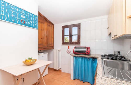 Capo Testa Apartment | Holiday Apartment 'Giovanni' with Sea View, Private Terrace, A/C & Wi-Fi