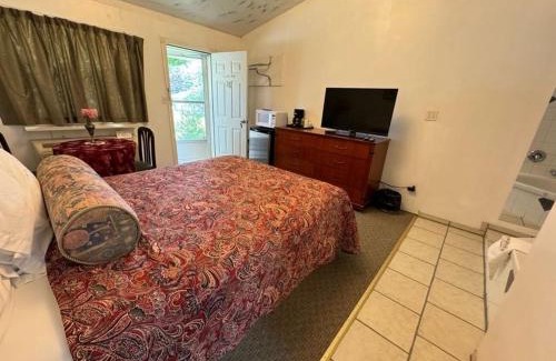 Orillia Hotel | Holiday Motel