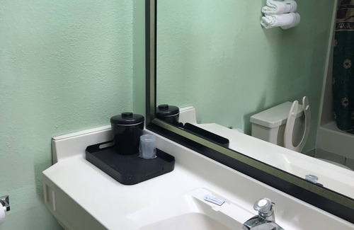 Springhill Hotel | Holiday Motel