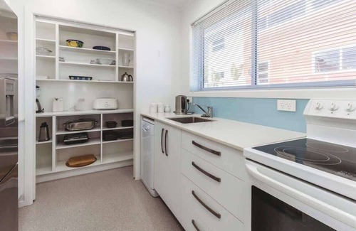 Rewa House | Holiday on Hamblyn - 2 BR home near Fitzroy Beach