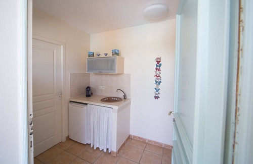 Prades-sur-Vernazobre Villa | Holiday paradise with safe, heated swimming pool (April-Nov.) Panoramic views!