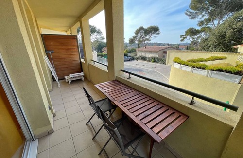 Le Brusc Apartment | Holiday rentals in Six-fours with swimming pool and private parking and 800m from the beach