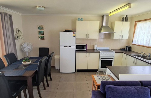 Lacepede House | Holiday Rental - 137 Marine Parade, Kingston SE