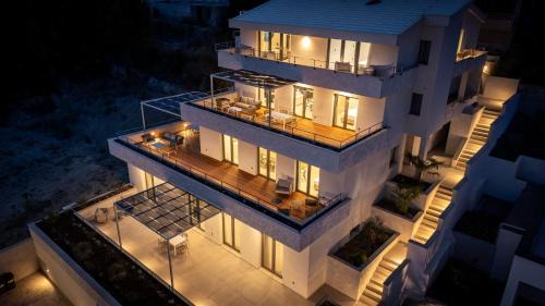 Omis Villa | Holiday Resort Almissum - Luxury 11-bedroom villa