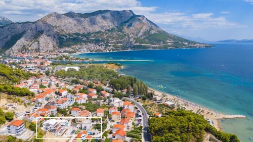 Omis Villa | Holiday Resort Almissum - Luxury 11-bedroom villa