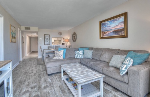 Myrtle Beach Condo | Holiday Towers by Elliott Beach Rentals