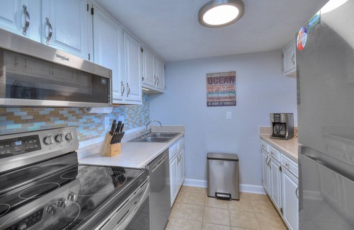 Myrtle Beach Condo | Holiday Towers by Elliott Beach Rentals