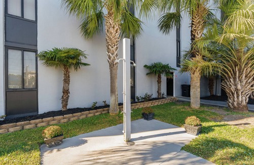 Myrtle Beach Condo | Holiday Towers by Elliott Beach Rentals