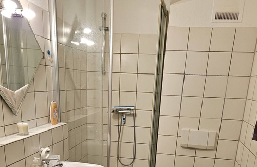 Gross Buchholz Apartment | Holidayb Apartment "Luckys Home" with Balcony & Wi-Fi