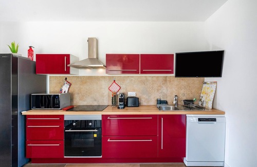 Saint-Pee-sur-Nivelle Apartment | Holidays at the Lake in a Duplex 3 with Mountain View, Private Garden and Balcony