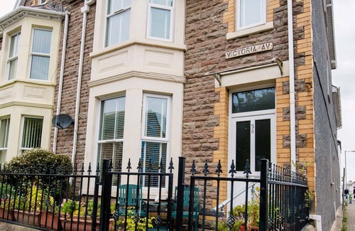 Porthcawl Apartment | Holidays, visiting family, work, golf, surfing