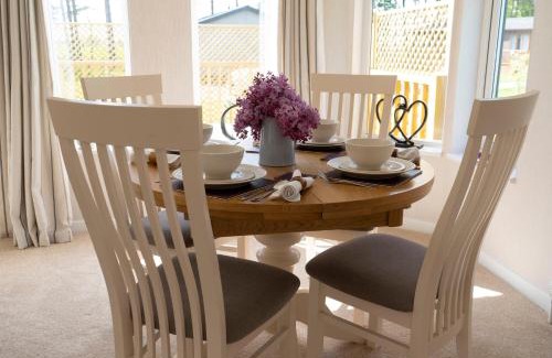 Ryther Cabin | Hollicarrs - Long Lane Lodge