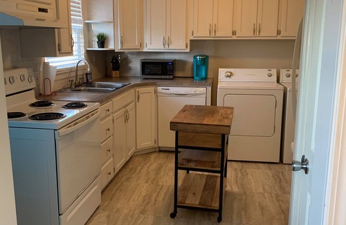 Hollis House | Hollis Hideout Guest House
