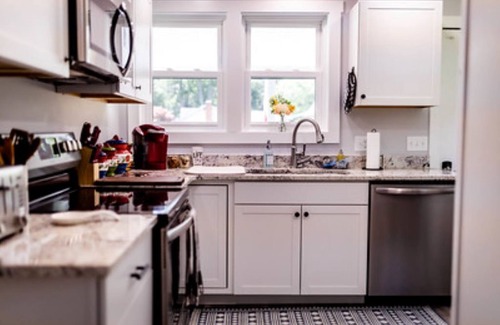 Smithsburg House | Hollow Hideaway is perfect for your holiday stay!