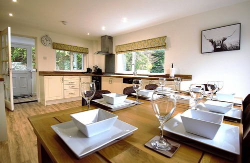 Llanelltyd House | Holly Bank - Four Bedroom House, Sleeps 8