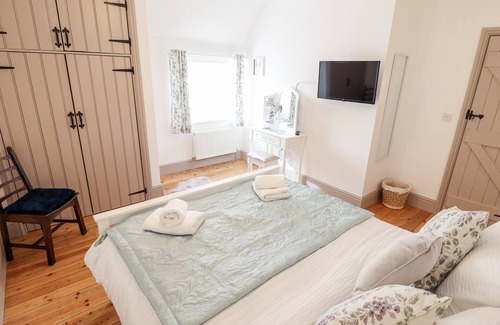 Ottringham Cottage | HOLLY BARN, family friendly, with a garden in Ottringham