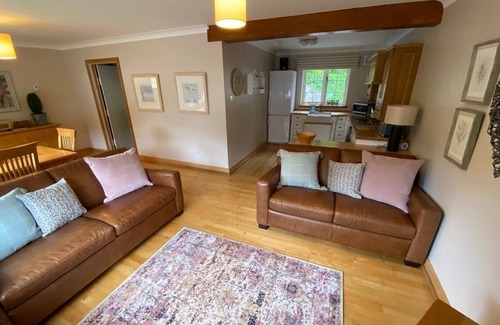 Alva Cottage | Holly Cottage - Beautiful Country Cottage Sitting at the Foot of the Ochil Hills