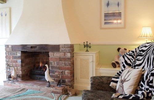 Muxton House | Holly Cottage
