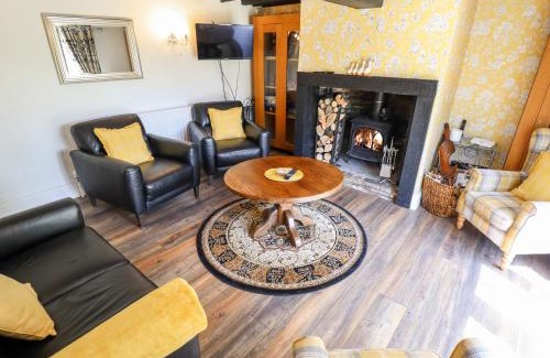 Holton Le Clay House | Holly Cottage
