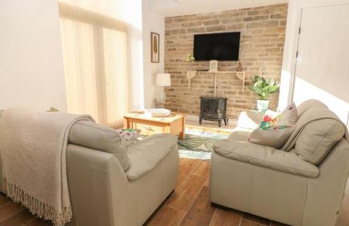 Hollow Meadows House | Holly Cottage