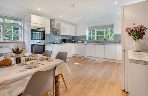 Llanfihangel Tal-y-llyn House | Holly Cottage - Scethrog