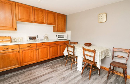 Howey Cottage | HOLLY FARM COTTAGE, family friendly, country holiday cottage in Howey