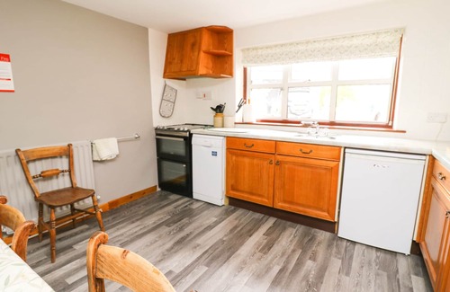 Howey Cottage | HOLLY FARM COTTAGE, family friendly, country holiday cottage in Howey
