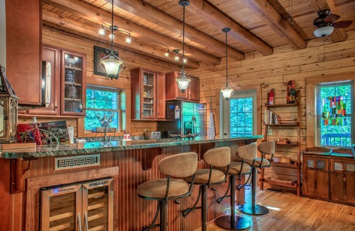 Weaverville Cabin | Holly Hill Lodge by Carolina Mornings | Fire Pit, Hot Tub, & Woods🌲