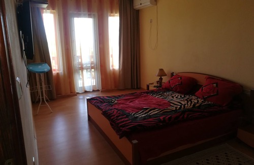Balchik House | HOLLY - Quiet guest house with seaview and a pool