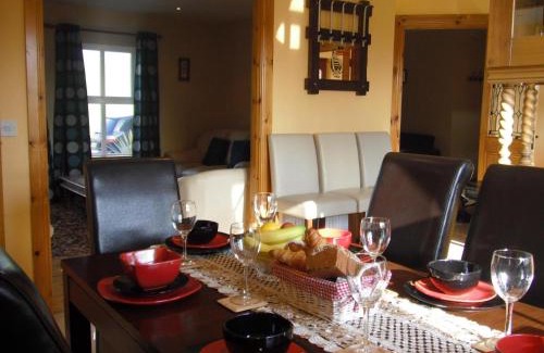 Lecemy House | Hollyberry Lodge
