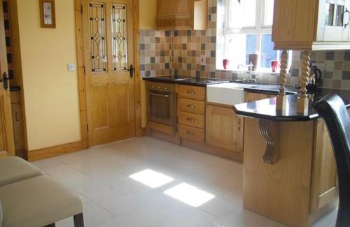 Lecemy House | Hollyberry Lodge
