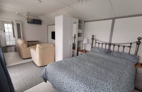 Whitstable Cabin | Hollydene Lodge Holiday Home. A Cosy Country Home
