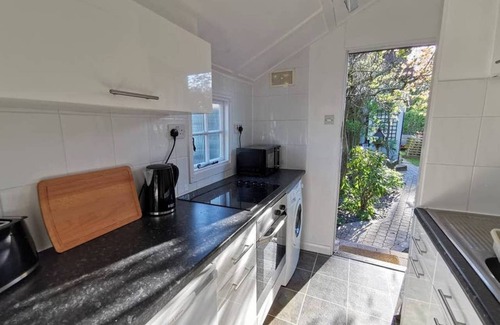 Whitstable Cabin | Hollydene Lodge Holiday Home. A Cosy Country Home