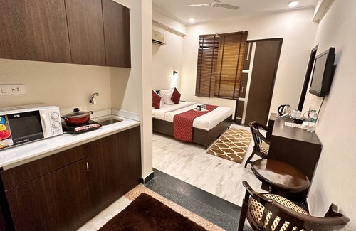 DLF Phase 3 House | Hollyhocks Residency