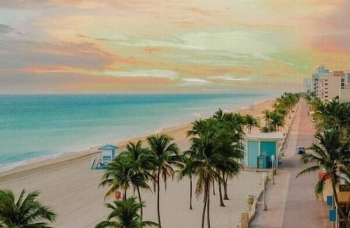 North Beach Apartment | Hollywood Broadwalk | Beach Walk | Family Vacation