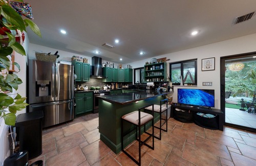 Park East House | Hollywood Haven: Hi-Tech Wellness Retreat