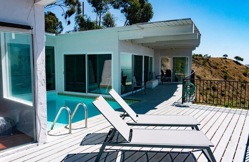 Hollywood Hills West House | Hollywood Hills jetliner views among the stars