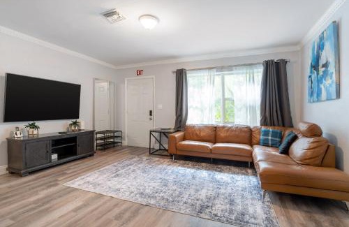 South Lake House | Hollywood Peaceful Hostel
