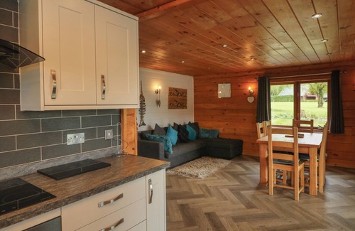 Winkleigh Cottage | HOLLYWOOD, pet friendly, with hot tub in Dolton