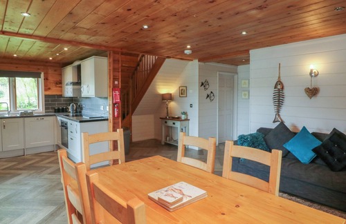 Winkleigh Cottage | HOLLYWOOD, pet friendly, with hot tub in Dolton