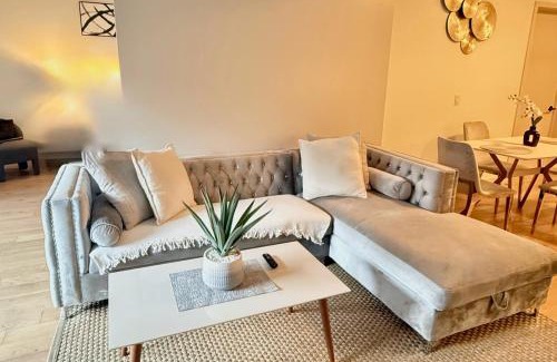 Los Angeles Apartment | Hollywood Walk of Fame 1Bed & 1Bath I Pool Gym & Parking!
