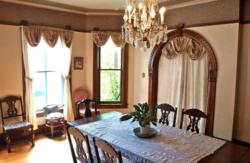 Revelstoke Bed & Breakfast | Holten Heritage House