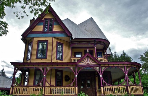 Revelstoke Bed & Breakfast | Holten Heritage House