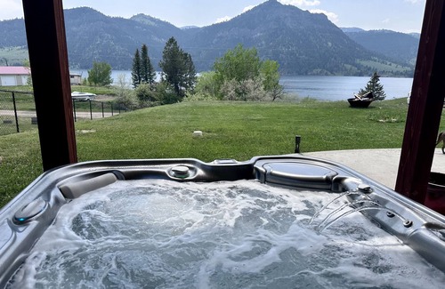 Wolf Creek Cabin | Holter Lake Cabin Getaway