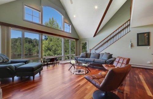 East Jordan House | Holy Island Getaway